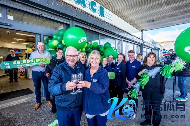 便利店庆祝中出大奖